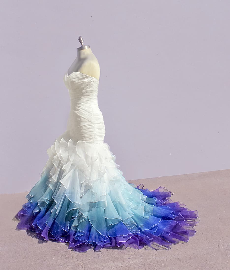 Une robe de mariée personnalisée avec des couleurs