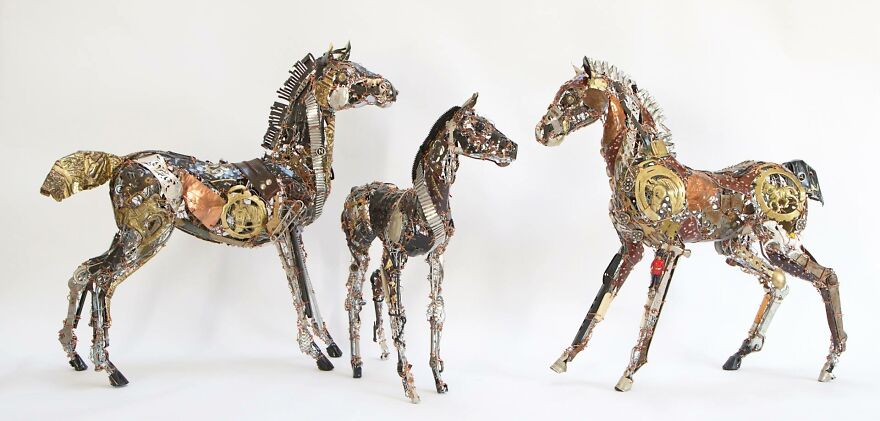 Des animaux sculptés à partir de matériaux recyclés