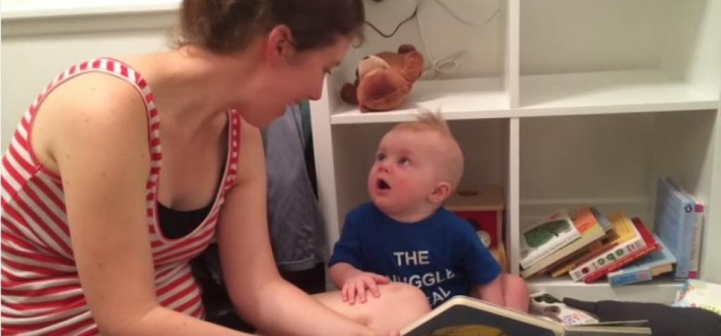 Un bébé fan des livres